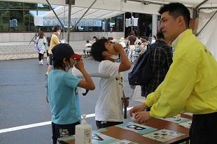 3種類の水道水のきき水コーナーの様子