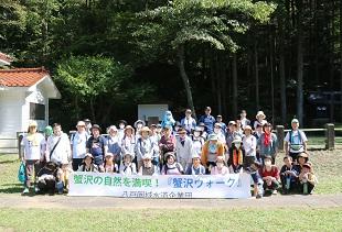 参加者全員集合の記念撮影の様子です。