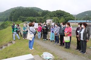 是川ポンプ場(新井田川取水施設)での説明の様子