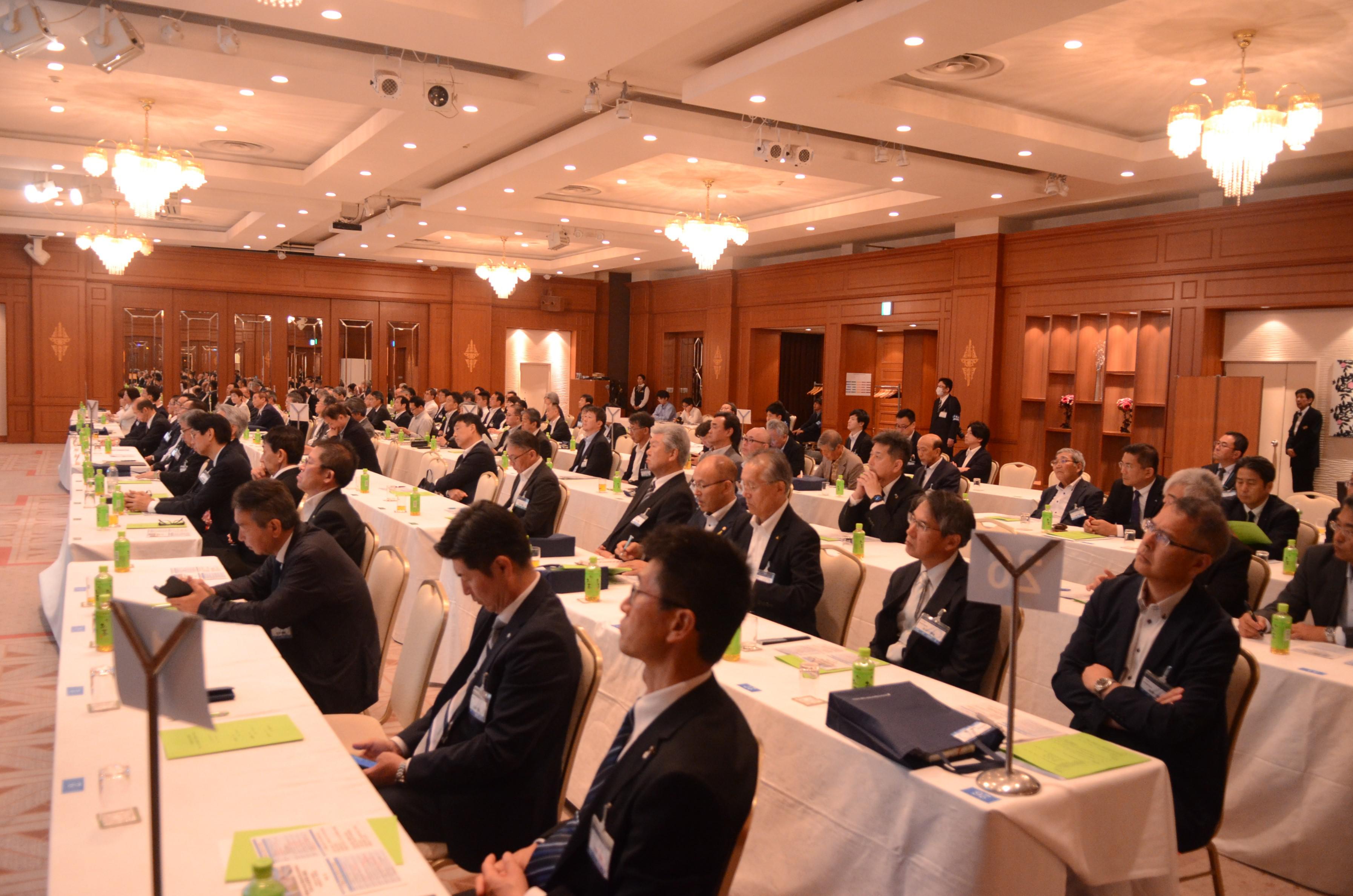 多くの水道関係者の方が聴講されました